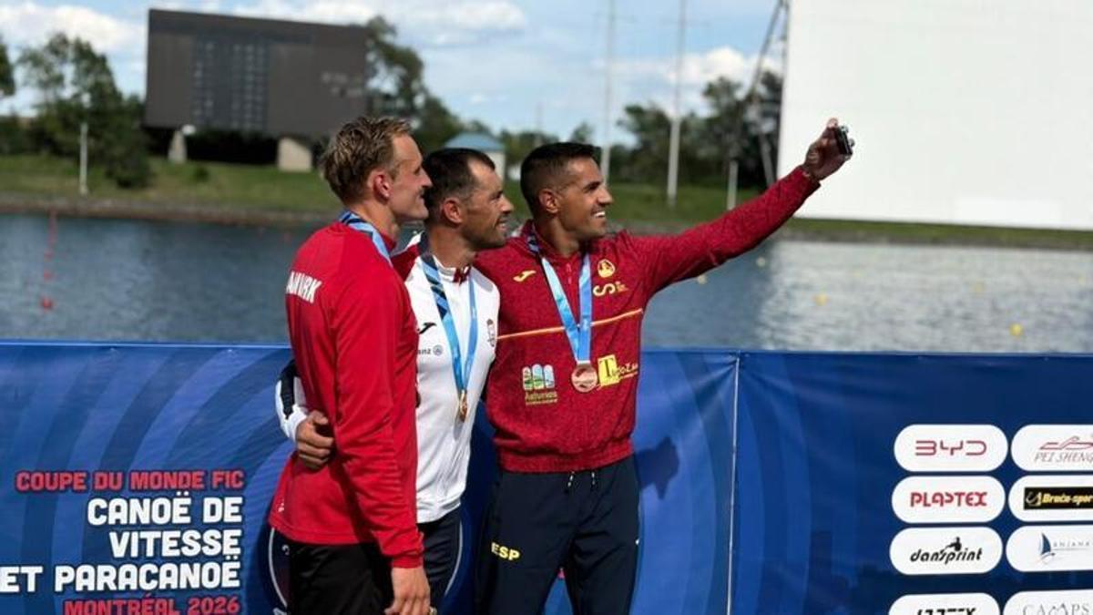 Javi López se hace un selfie junto a Pimenta y Pedersen