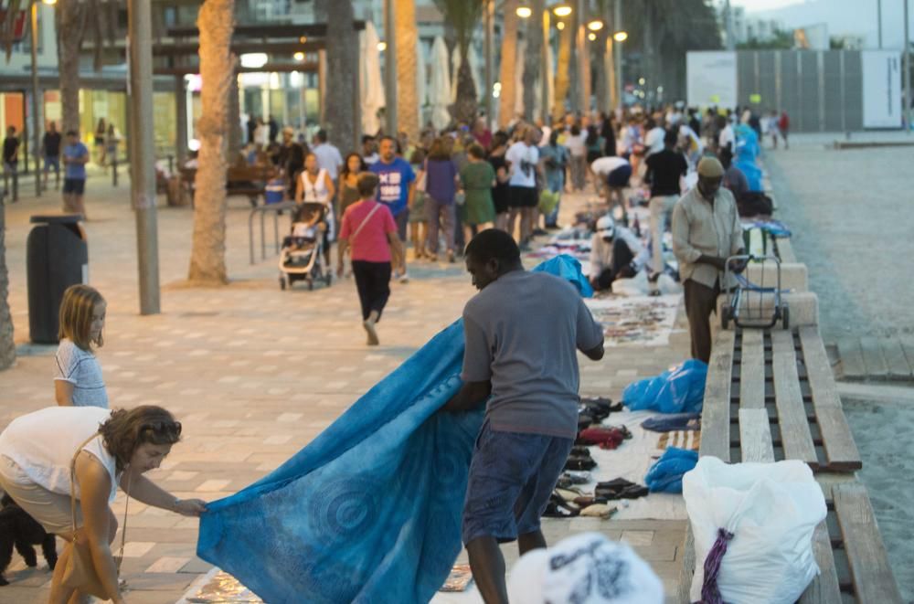 Las mantas cubren los paseos de Alicante