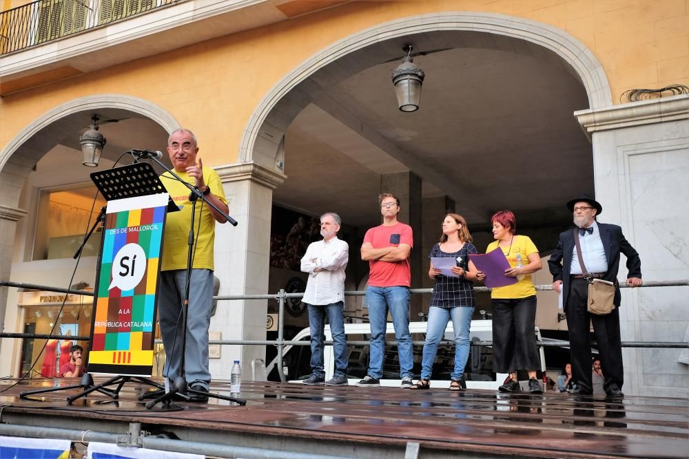 Concentración independentista en la Plaza Mayor de Palma