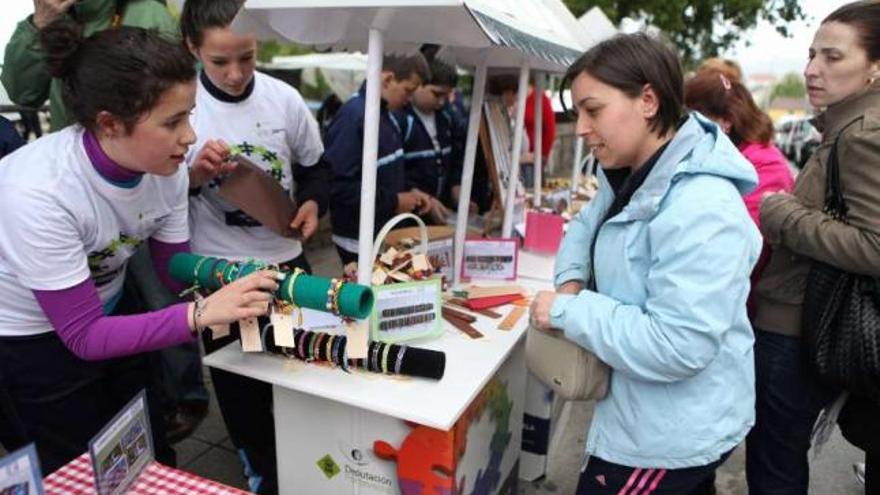 Los niños de Cooperafoxo cautivaron al público con sus productos y su óptima atención.  // Bernabé / Luismy