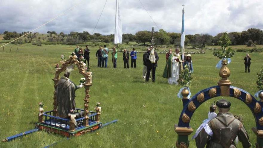 Bendición de campos en Villardiegua de la Ribera.