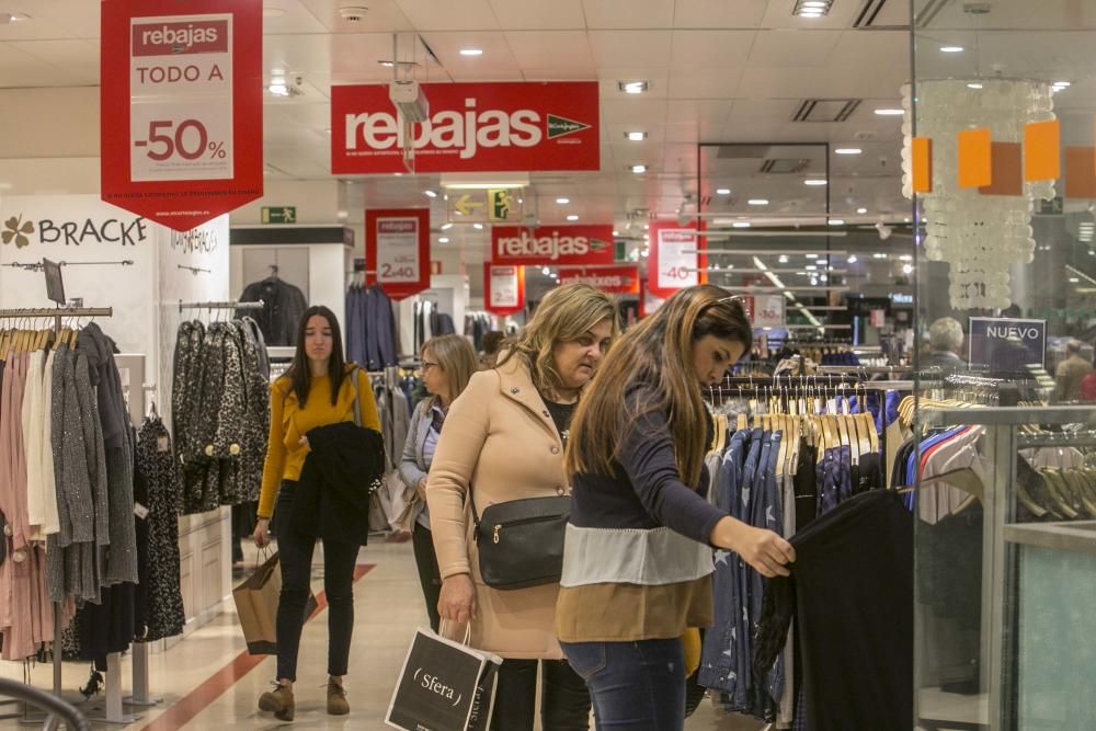 Las rebajas arracan fuerte en Elche