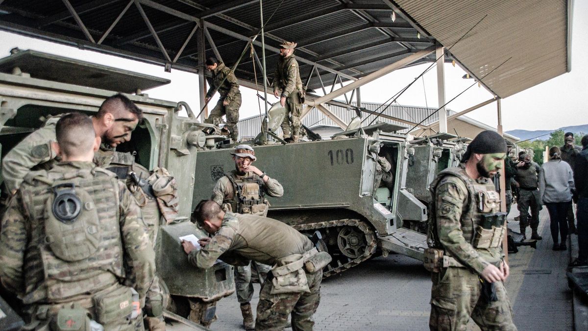 Militares de la base de El Goloso (Madrid) entrenan a los profesionales de la comunicación