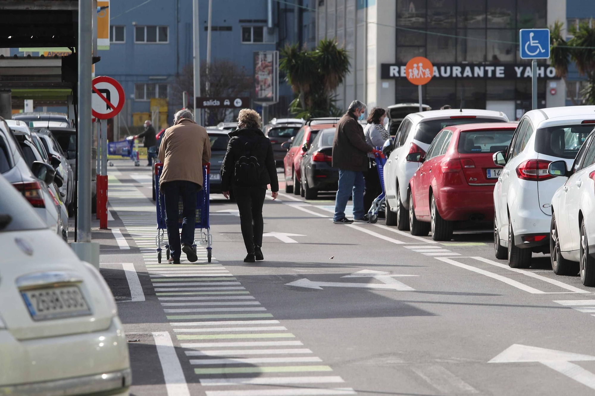 Colas en Ikea Valencia pese a estar disparados los contagios