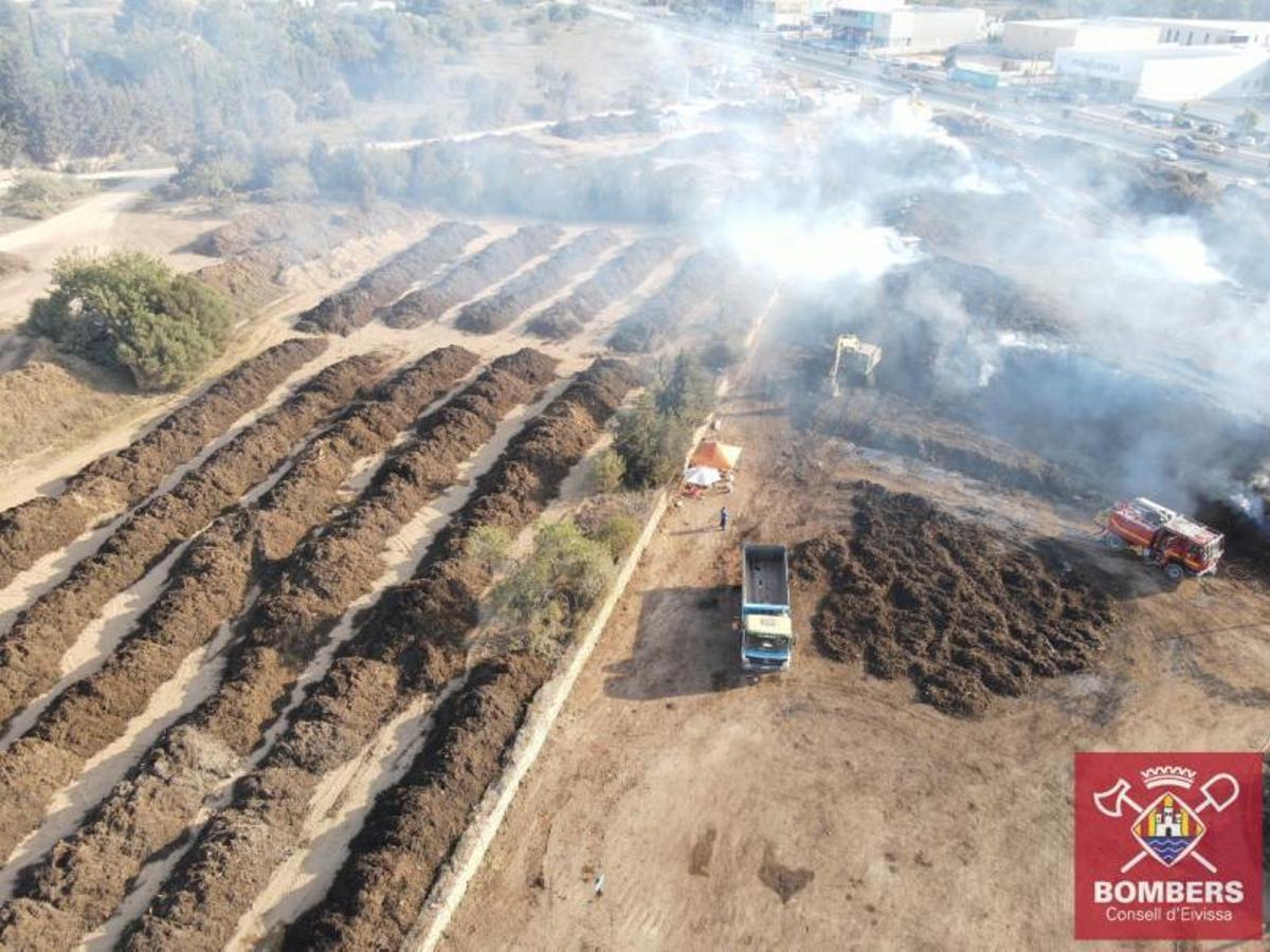 Retirados 140 camiones de material de la planta de biomasa incendiada