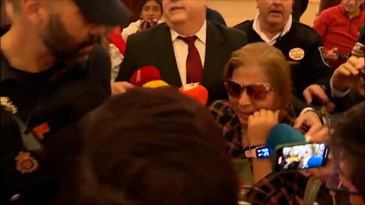 Perla gana el El Gordo en el Teatro Real tras su despido de Moncloa