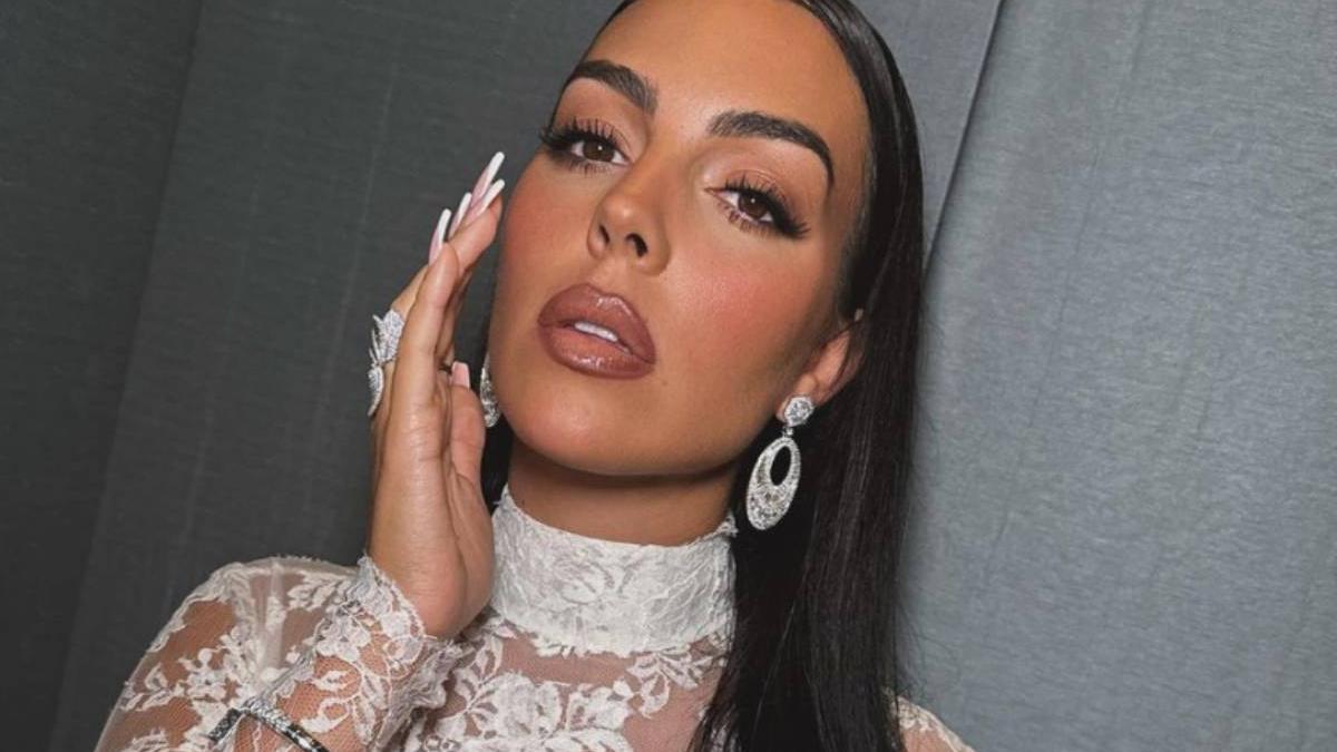 Georgina Rodríguez impacta con el vestido blanco más atrevido