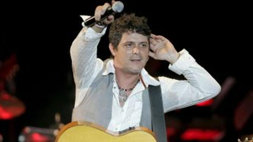 Alejandro Sanz siente la presión chavista a través del Twitter