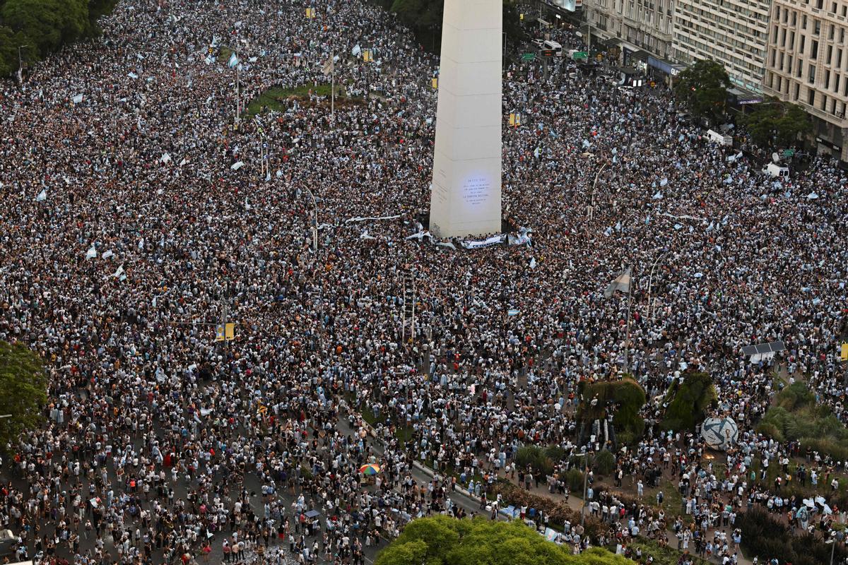 Imagen panorámica del obelisco de Buenos Aires en celebración por el pase a la final.