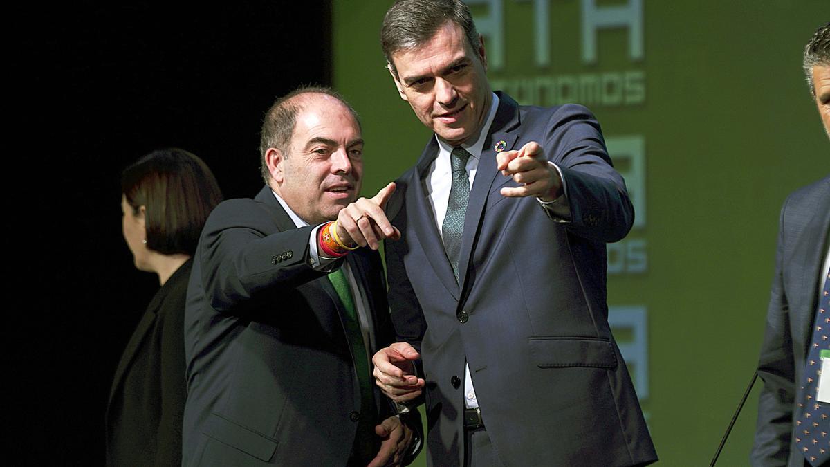 Lorenzo Amor (ATA) y el presidente del Gobierno, Pedro Sánchez
