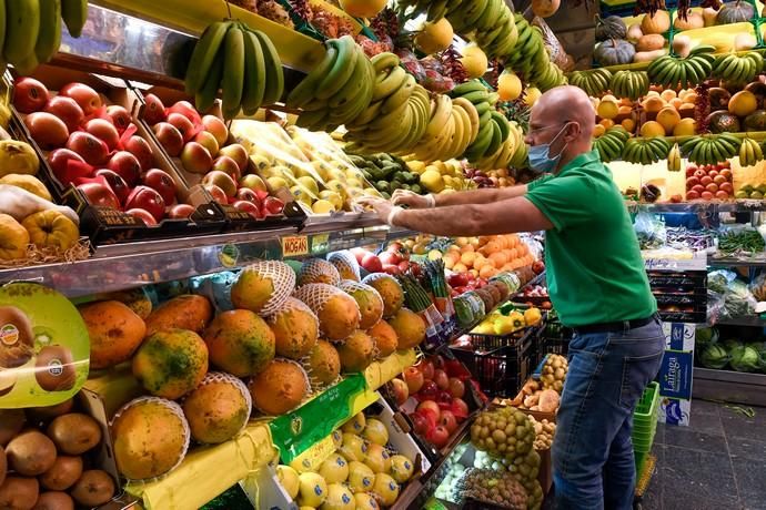 27-03-20  GRAN CANARIA.CIUDAD.  LAS PALMAS DE GRAN CANARIA. Fotos de lo bien abastecidos que están los mercados de frutas, verduras, carnes y pescados.  Fotos: Juan Castro.  | 27/03/2020 | Fotógrafo: Juan Carlos Castro