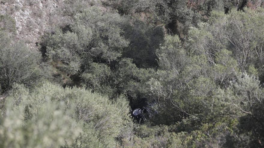 Cinco personas heridas al caer con su coche por un acantilado de 60 metros en Mallorca
