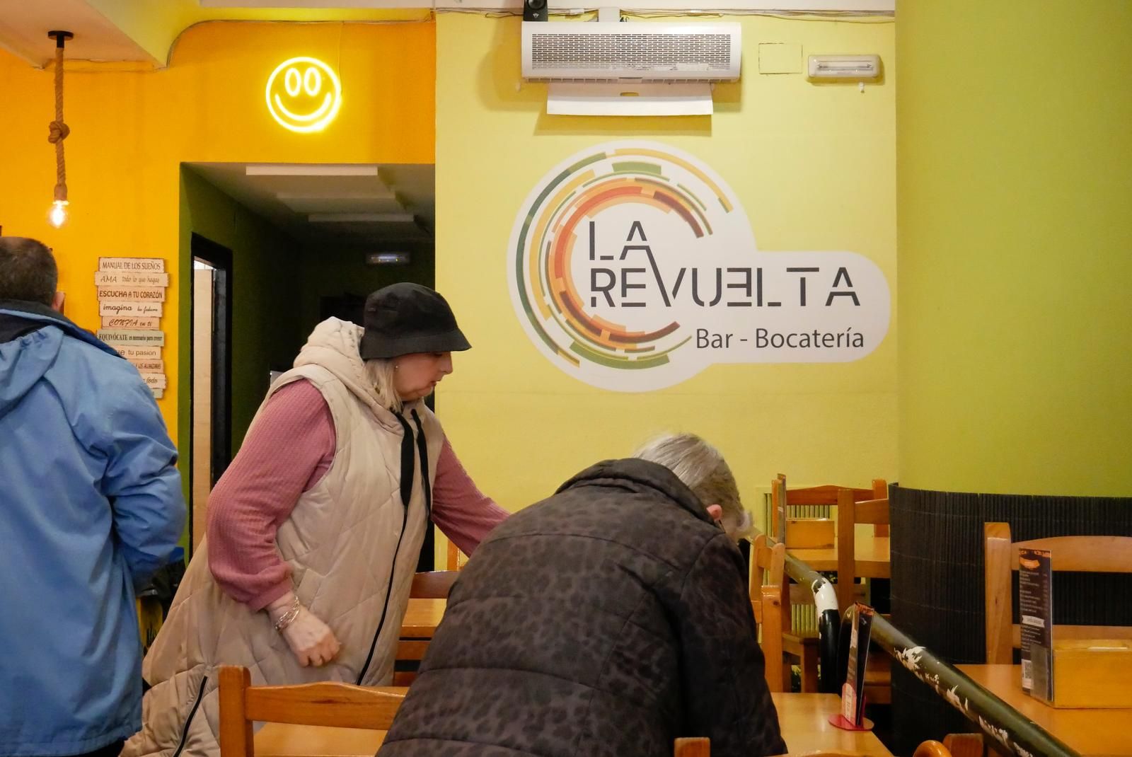En imágenes | La Revuelta, el bar de San José que llegó antes que Broncano  y que gusta aún más a los zaragozanos - El Periódico de Aragón