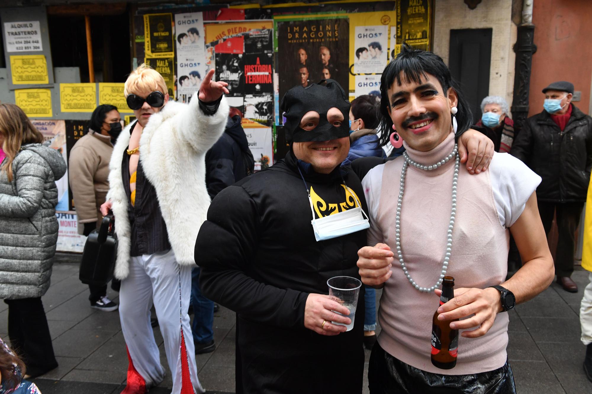Martes de Carnaval: fiesta 'choqueira' en la calle de la Torre