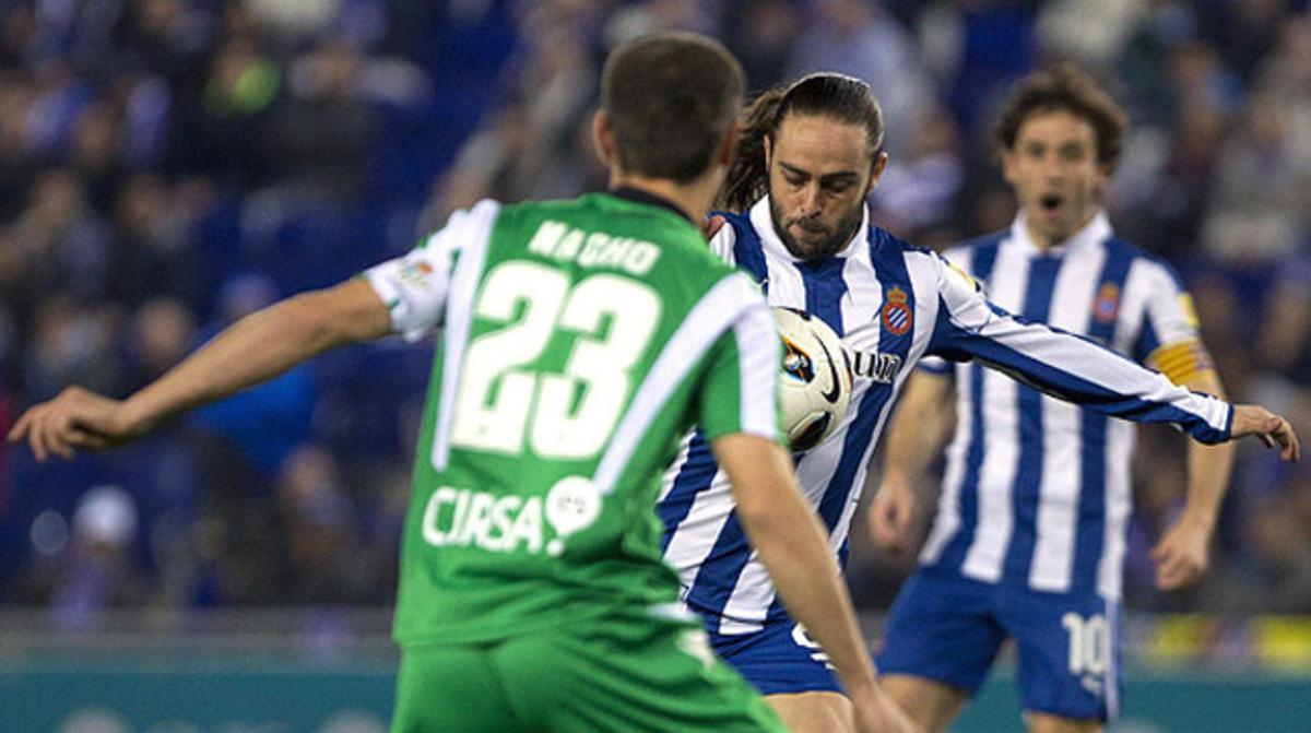 Sergio García es disposa a marcar per a l’Espanyol.