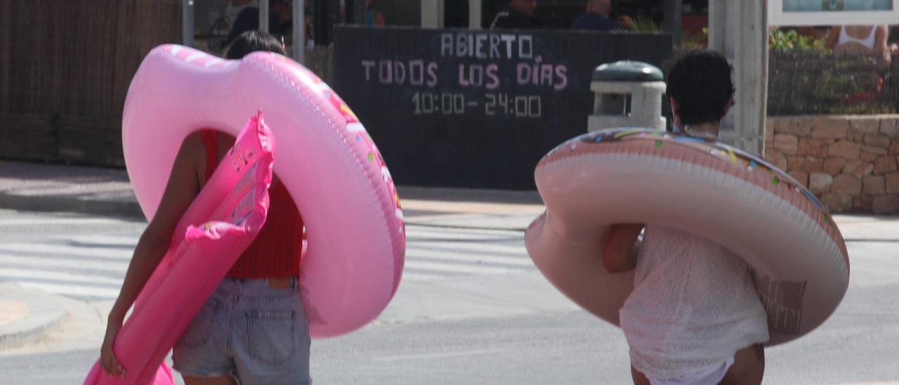 Turistas en Ibiza. Turismo. JAR