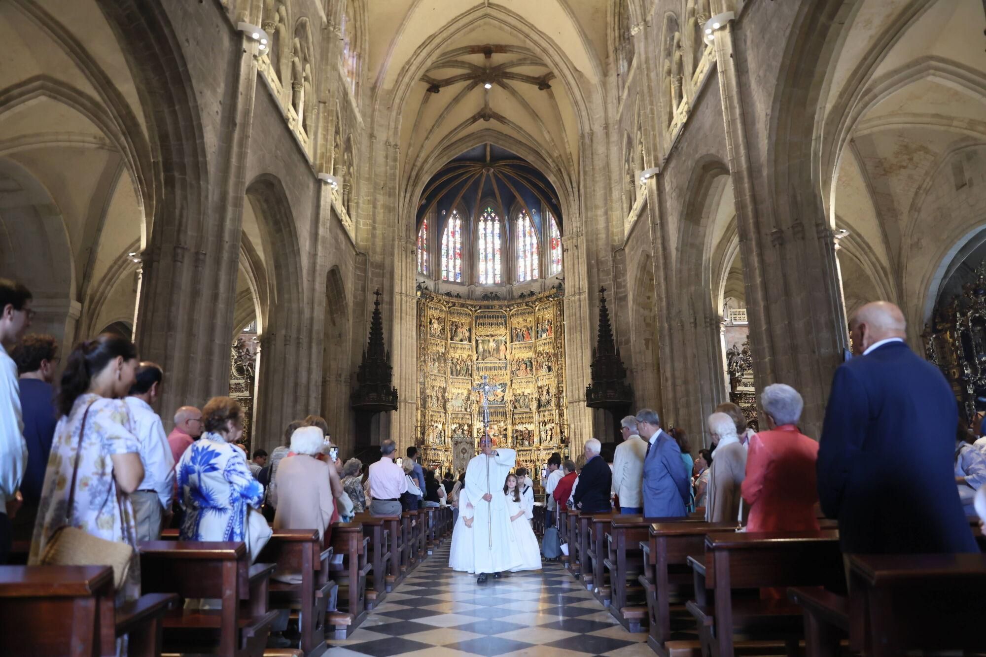 Así fue la misa del Corpus Christi en la catedral de Oviedo.