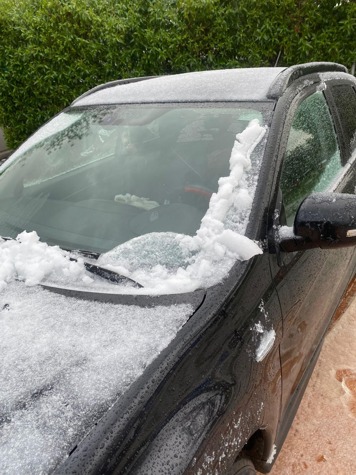 Bajada de temperaturas en Ibiza: Una manta de granizo cubre Siesta