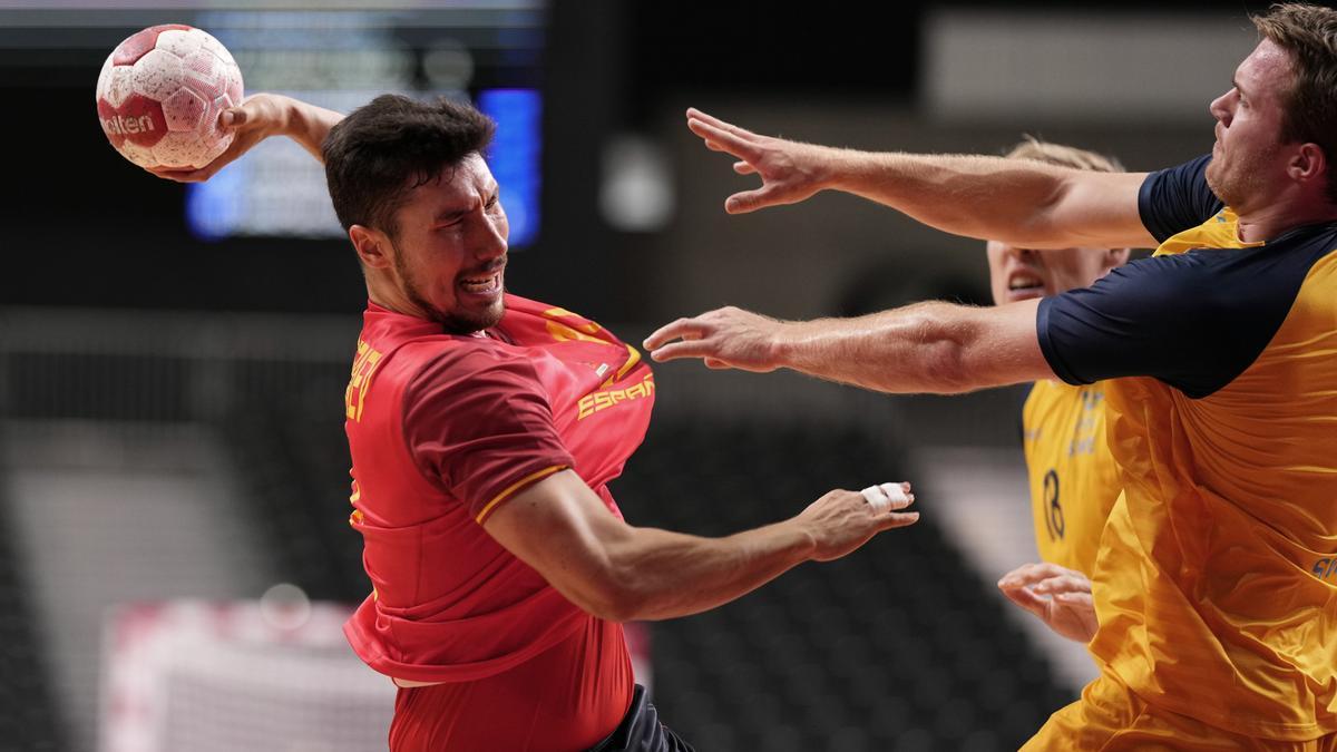 La selecció masculina de handbol en un moment del partit