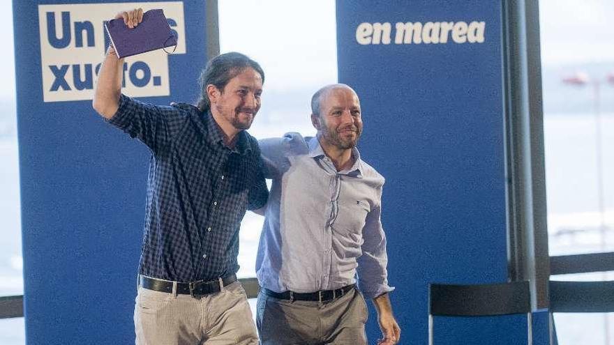 Pablo Iglesias y Luís Villares, en una imagen de archivo en la campaña electoral de 2016. // J. Roller
