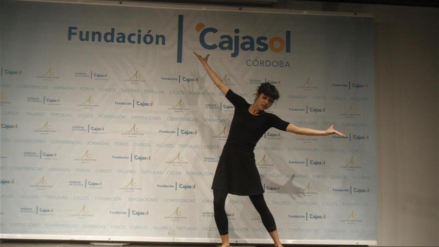 La fundación Cajasol abre el curso escénico con recogida de material escolar