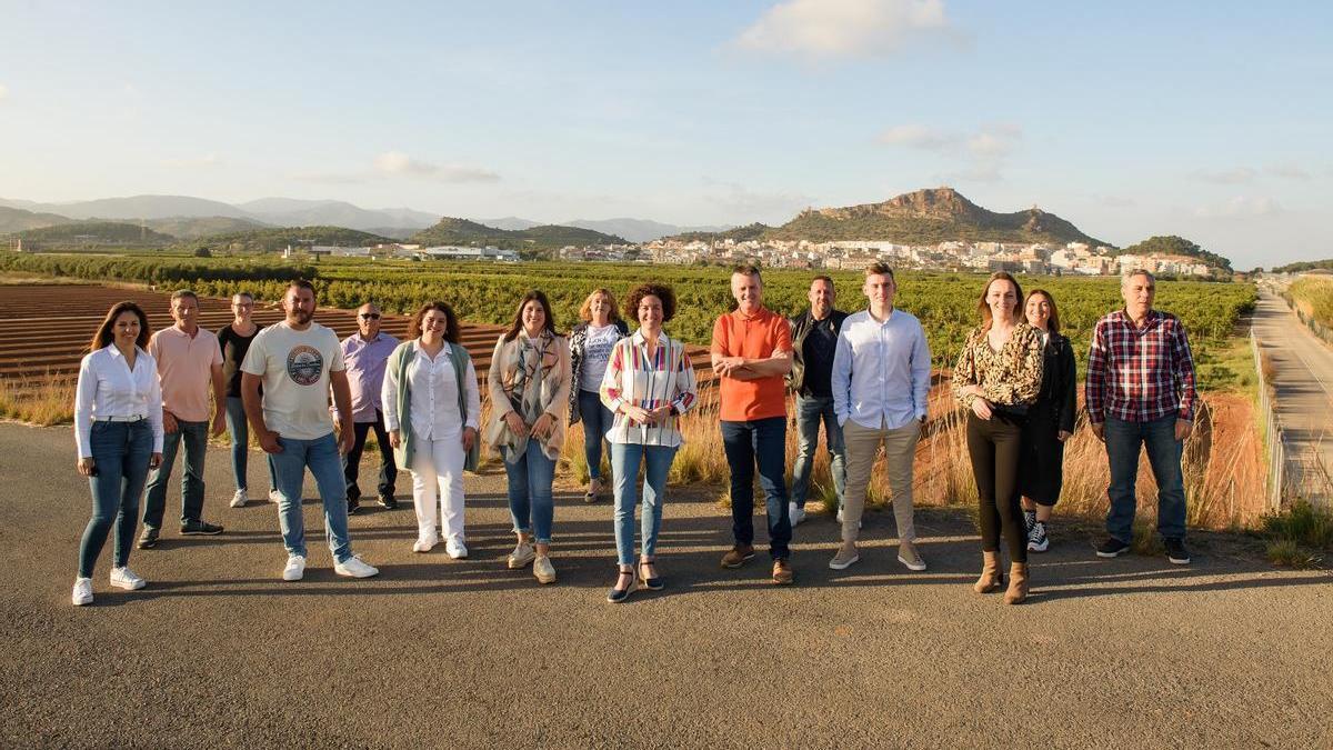 Foto de familia de los integrantes de la candidatura del PSPV-PSOE de Almenara.