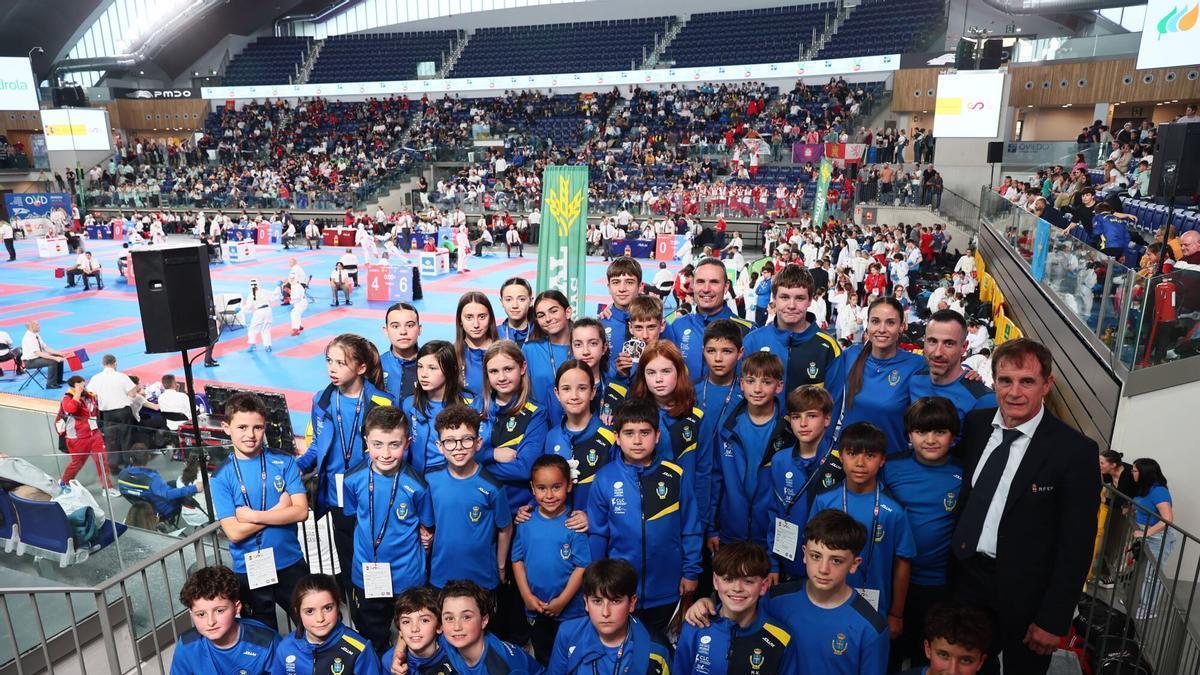 Representantes de Asturias en el Campeonato de España infantil de kárate, ayer, en el Palacio de los Deportes de Oviedo.