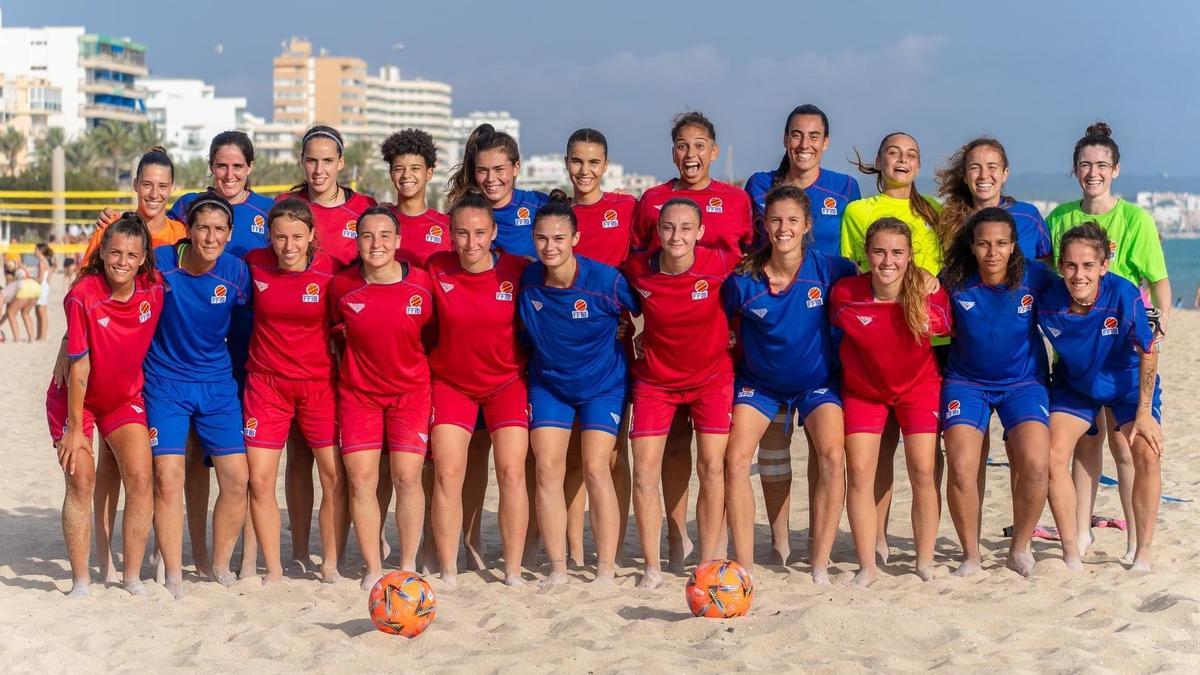 fútbol. Las selecciones de Baleares absoluta y sub-19 femeninas de fútbol playa