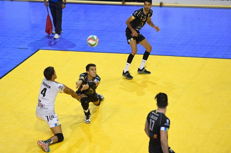 DEPORTES. 03-11-18 VECINDARIO. SANTA LUCIA DE TIRAJANA. Partido de Voleibol masculino: Vecindario ACE Gran Canaria - Ushuaña Ibiza Voley FOTOS: JUAN CASTRO.  | 03/11/2018 | Fotógrafo: Juan Carlos Castro