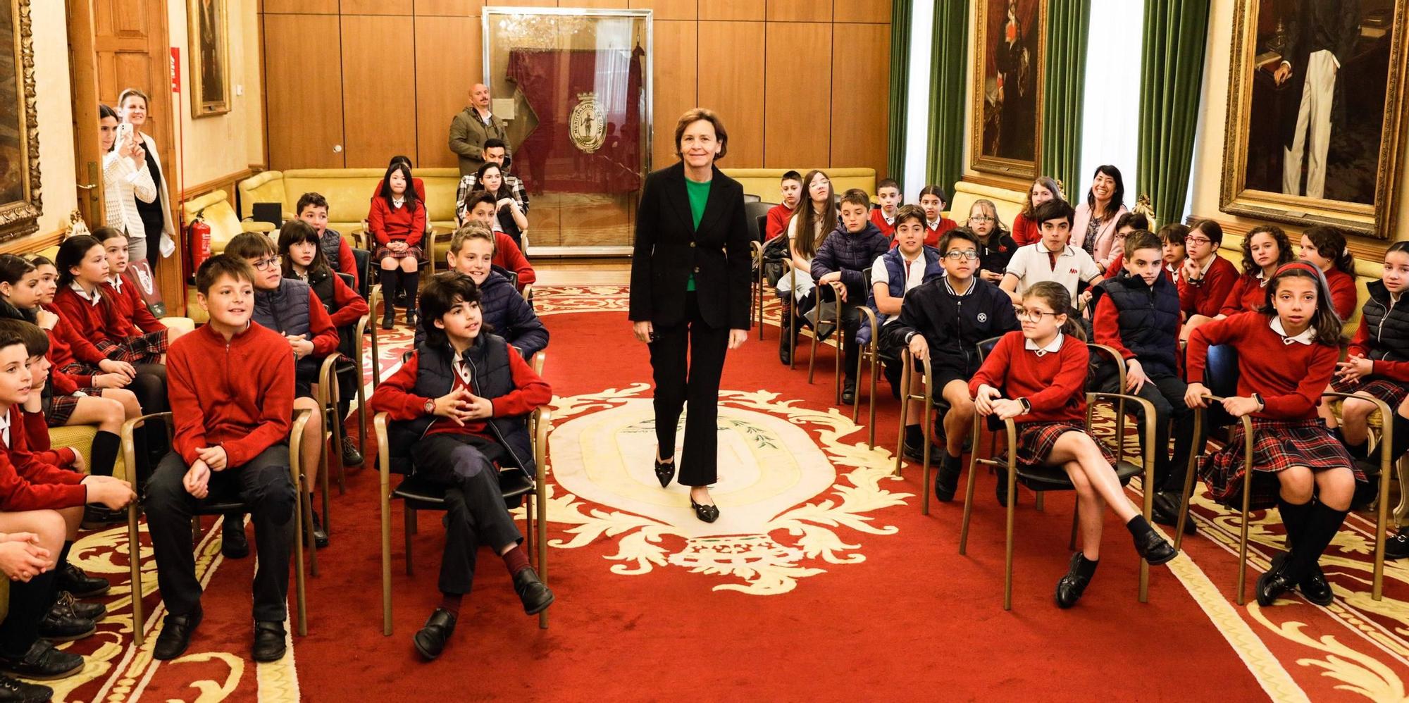 El colegio Virgen Reina visita el Ayuntamiento (en imágenes)