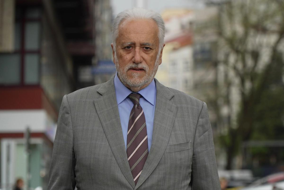 Miguel Reija llega a la Audiencia de A Coruña para declarar como acusado en el juicio de la Primitiva millonaria sin dueño.