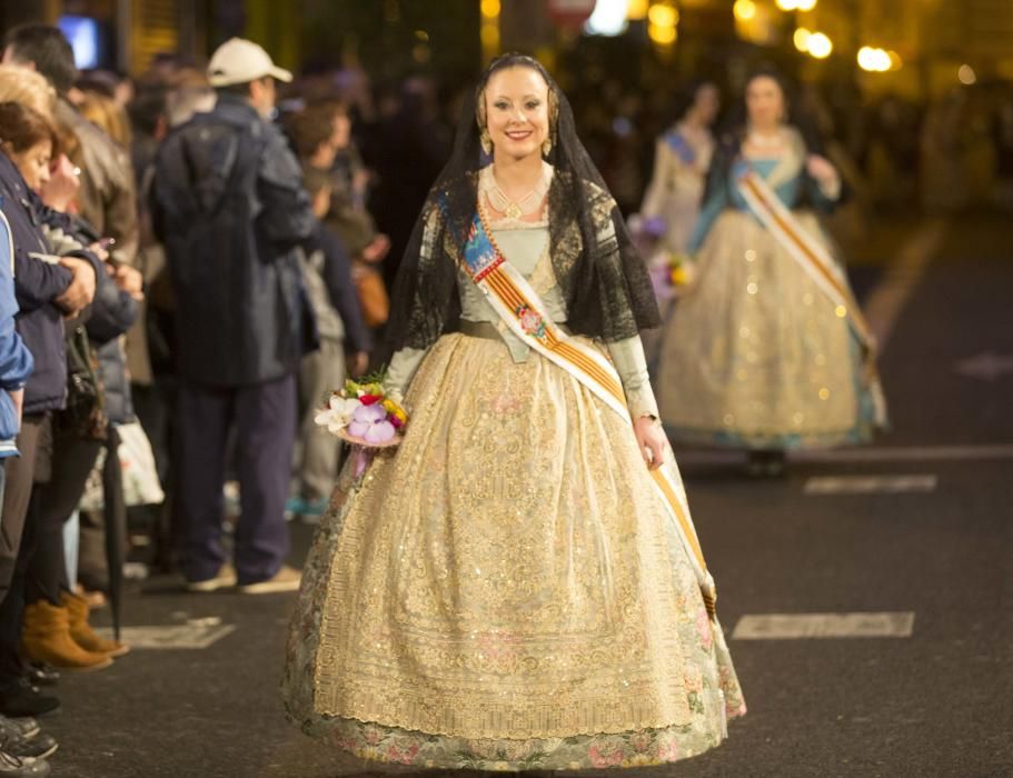 Así desfiló Alicia Moreno y la corte de honor