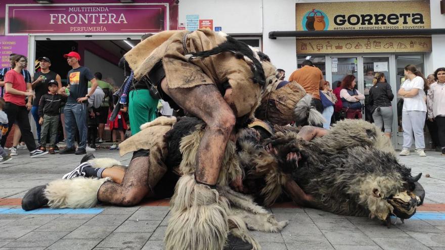 Los Carneros de Tigaday, ayer, durante la primera de las dos salidas que protagonizan este año. | | AYUNTAMIENTO DE LA FRONTERA