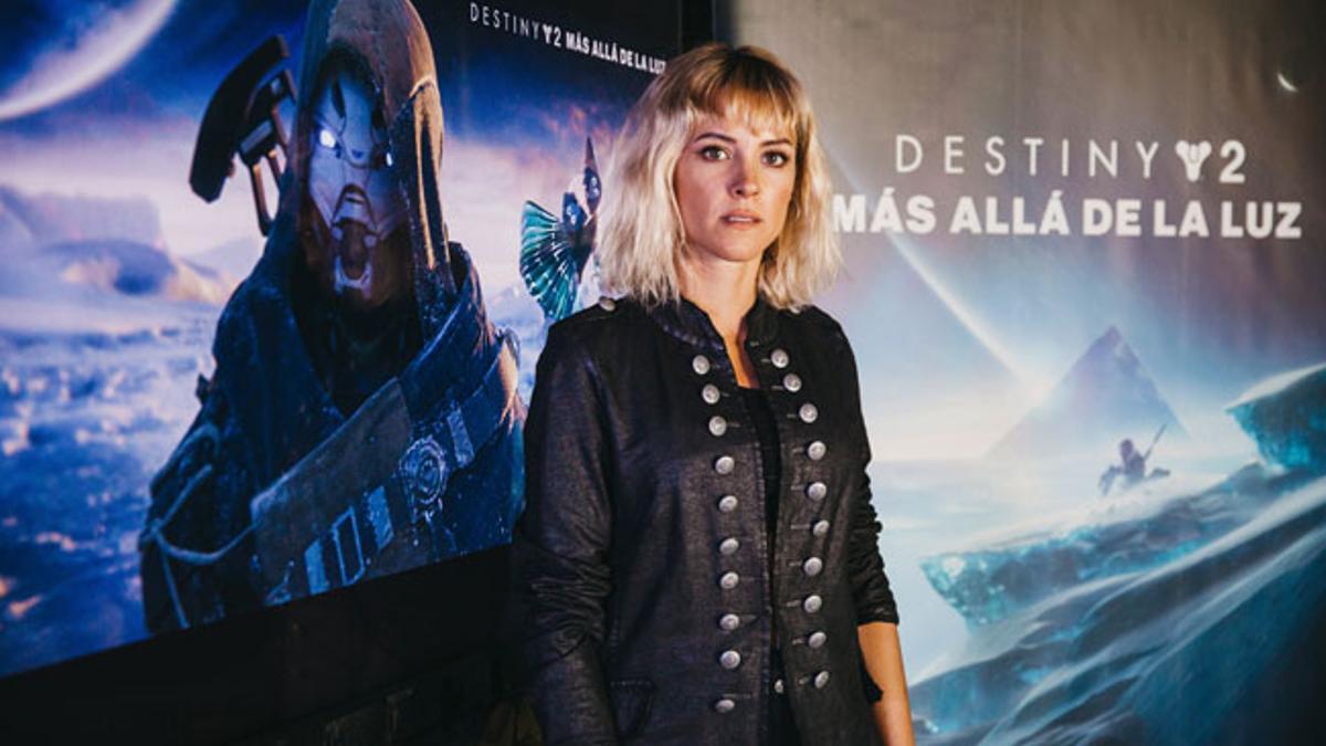 La actriz Maggie Civantos pone voz a un personaje de videojuego