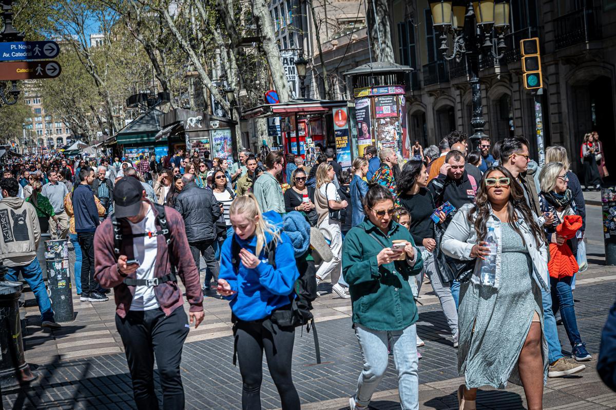 Los turistas inundan Barcelona en Semana Santa