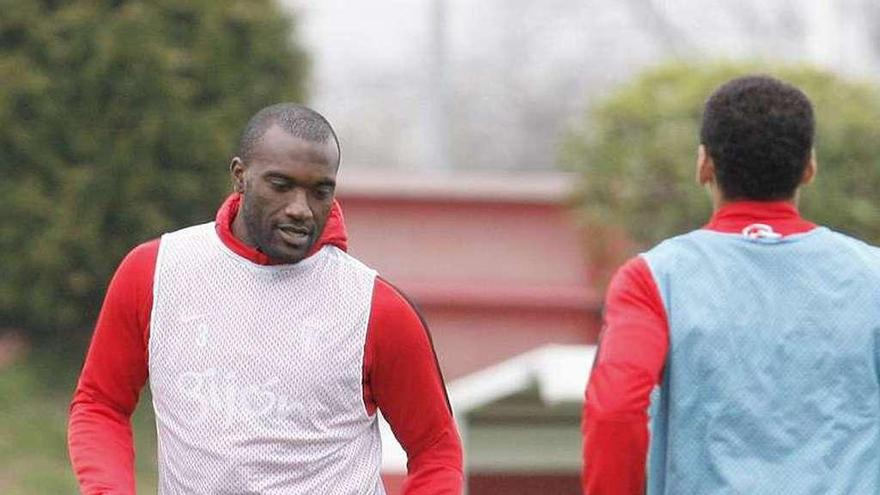 Babin controla un balón en el entrenamiento de ayer.