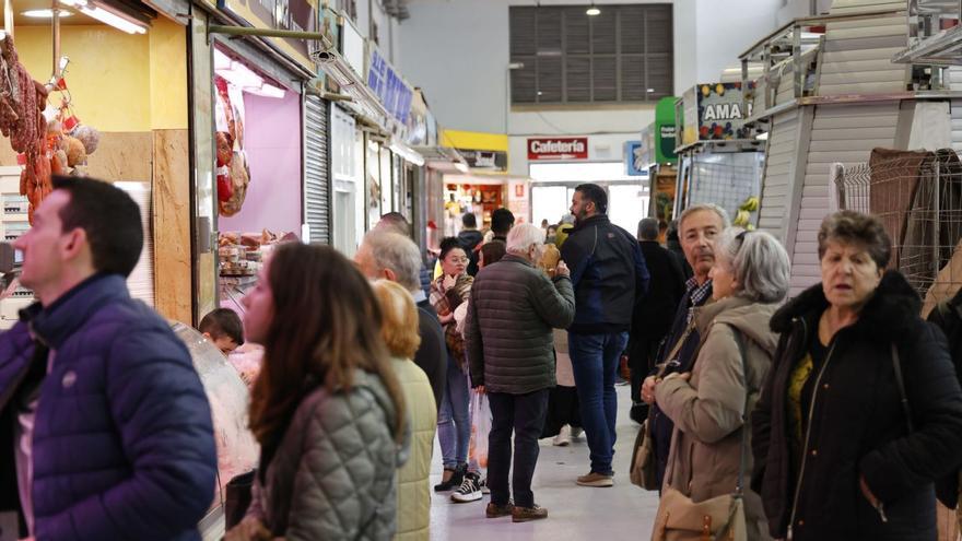 El Mercado de Santa Florentina estaba ayer lleno de vida. | IVÁN J. URQUÍZAR