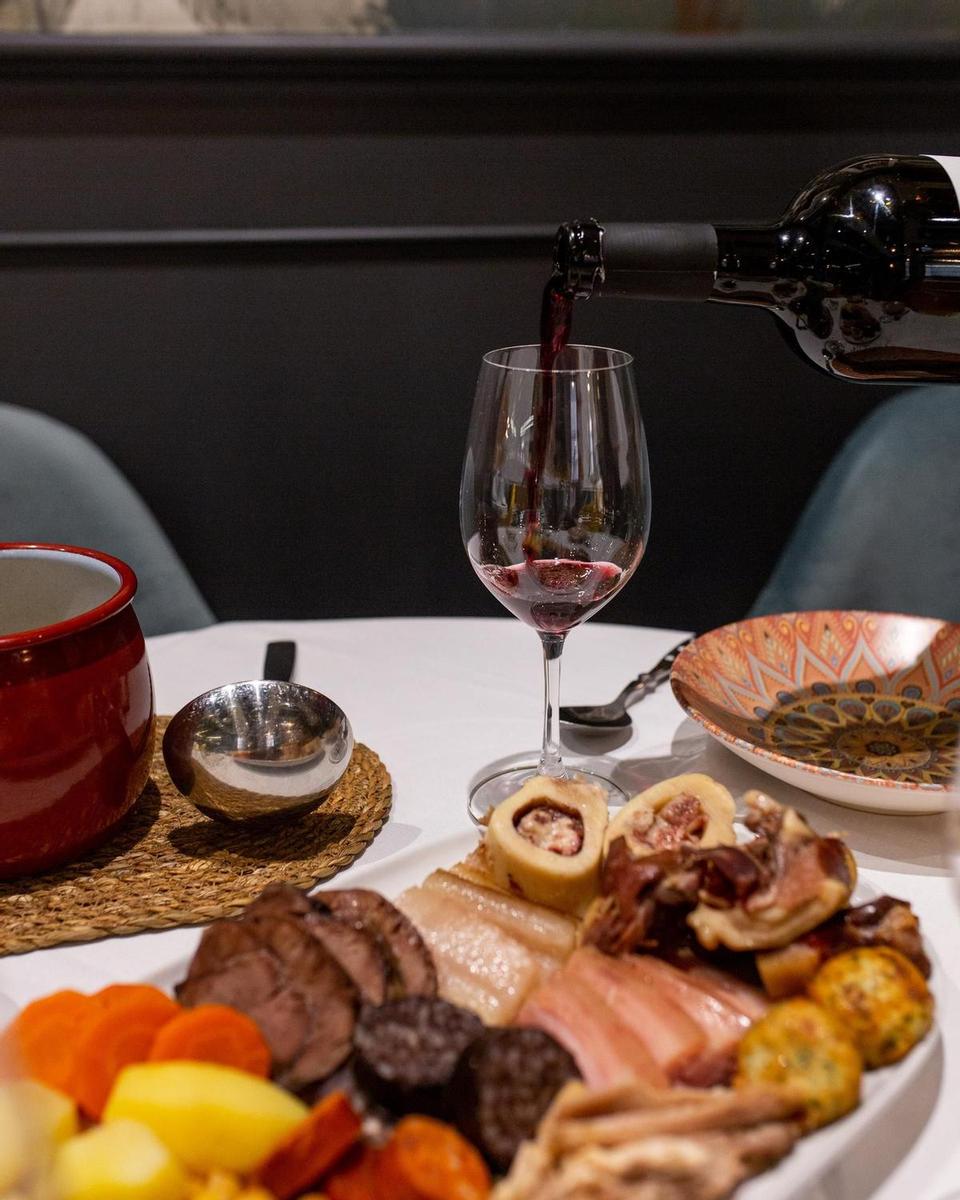 Restaurante barra y mantel
