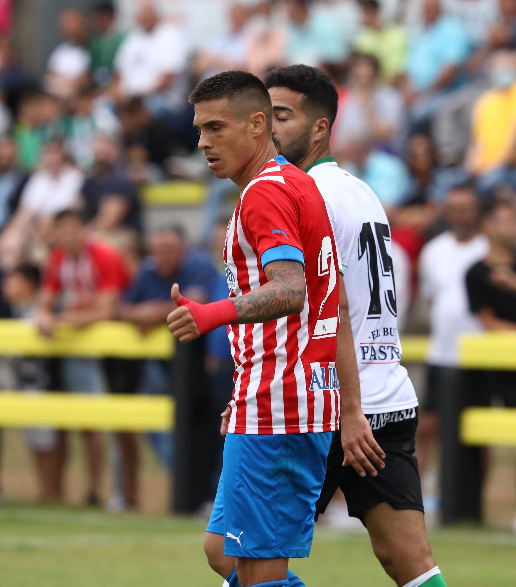 En imágenes: El Sporting vence por 1-0 frente al Racing de Santander en un partido amistoso