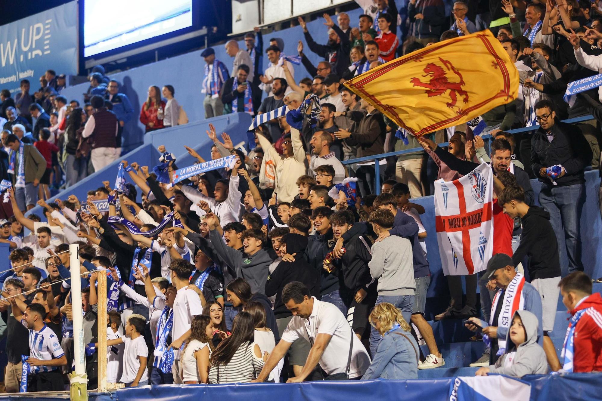 El Alcoyano vuela empujado por la afición