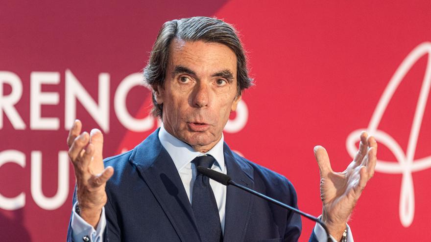 José María Aznar analiza la incertidumbre de la política nacional e internacional en un acto celebrado en Alicante