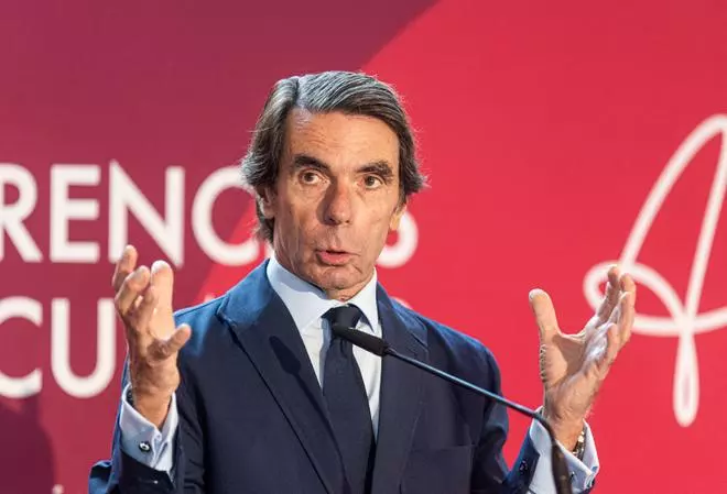 José María Aznar analiza la incertidumbre de la política nacional e internacional en un acto celebrado en Alicante