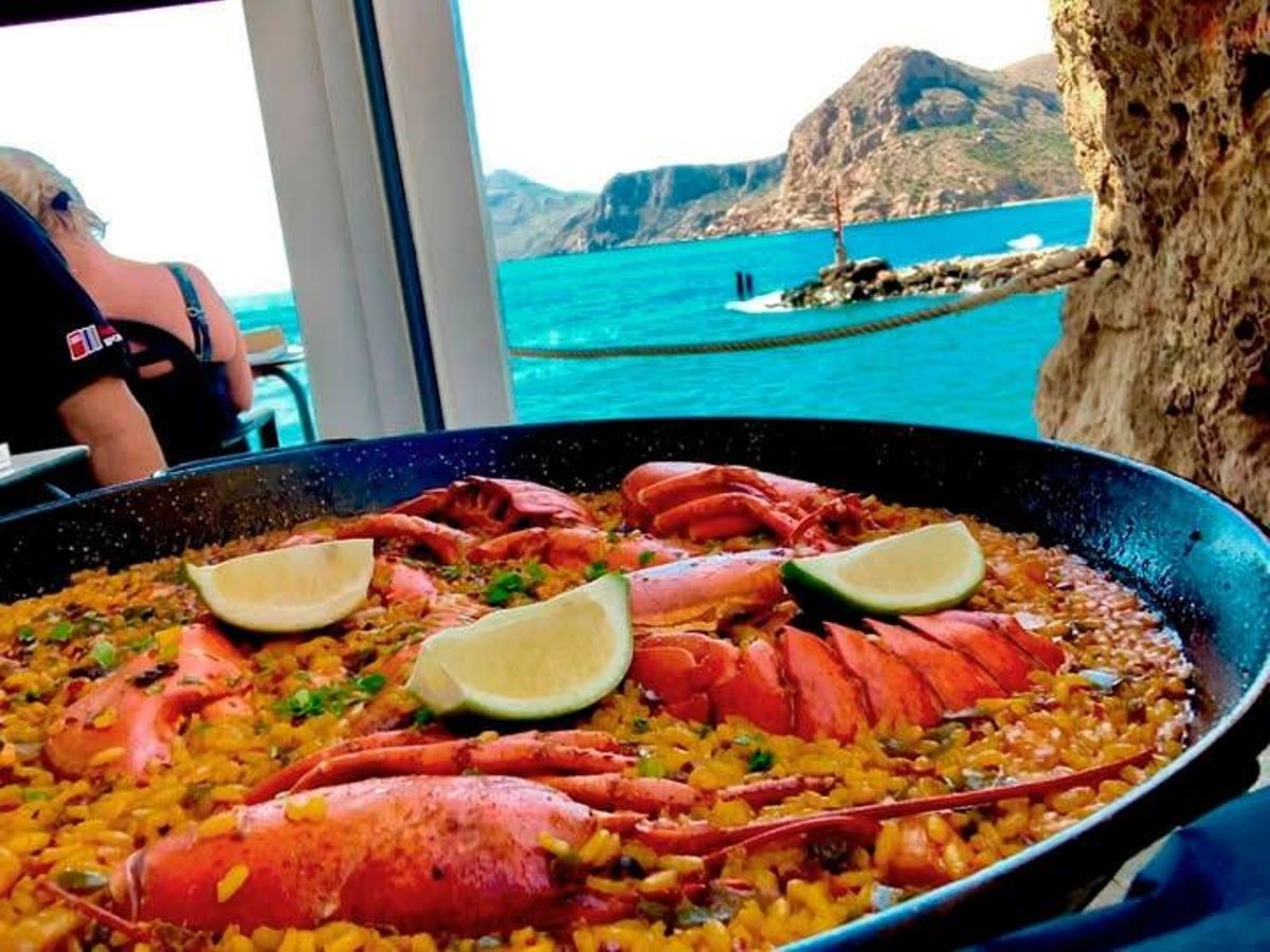 La paella, una de las grandes especialidades de El Lastre