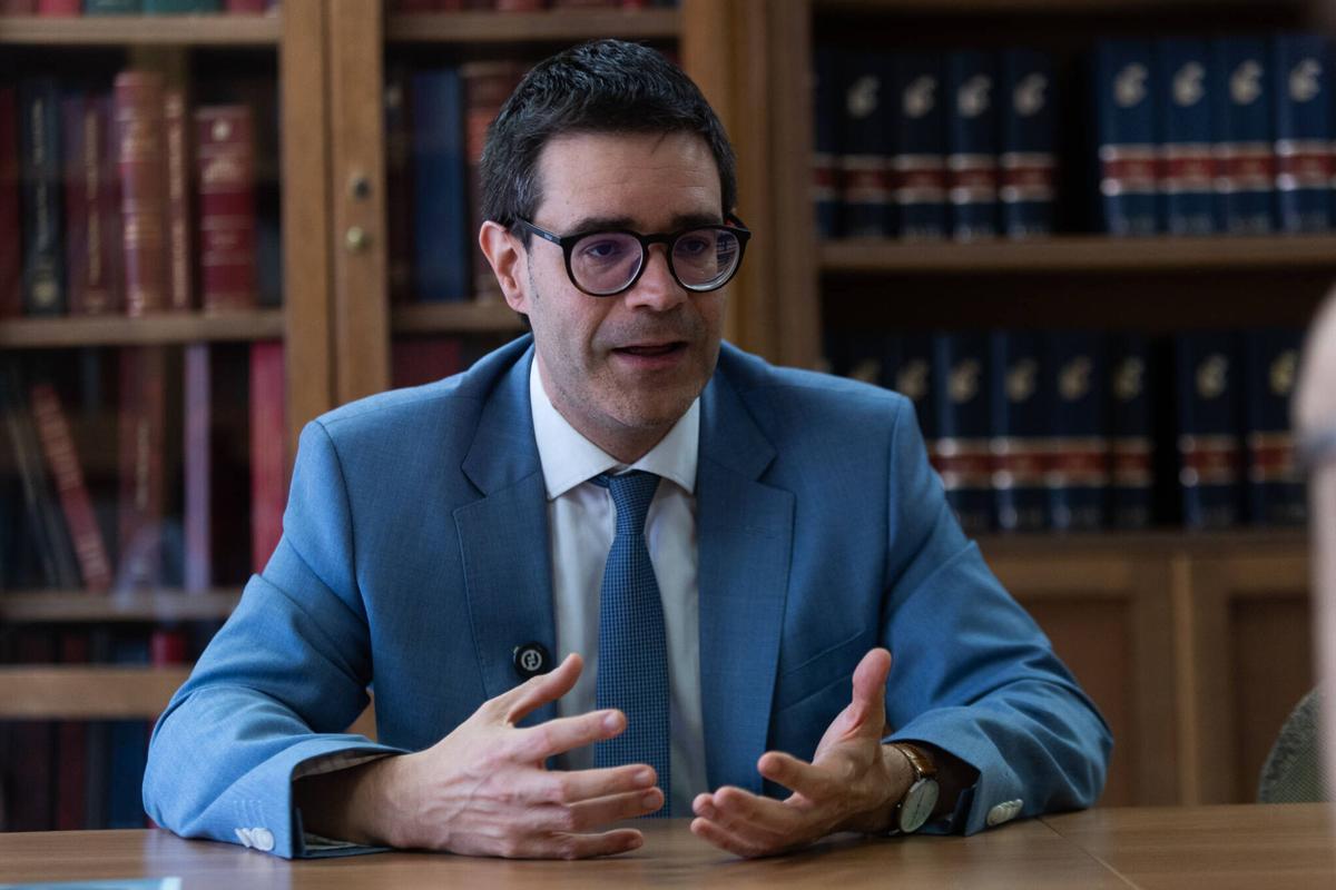 Valencia. VLC. Adrián Todolí, catedrático Derecho del Trabajo de la Universitat de València, tras publicar 'La huida del trabajo´