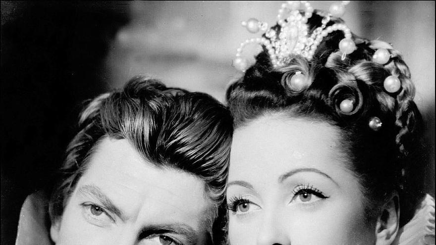 Jean Marais y Danielle Darrieux, en 1947. // Epa