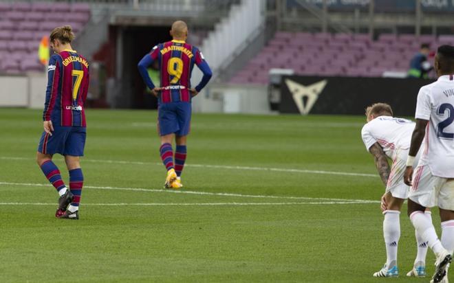 Imágenes del partido entre el FC Barcelona y el Real Madrid de la séptima jornada de LaLiga Santander, disputado en el Camp Nou en Barcelona.