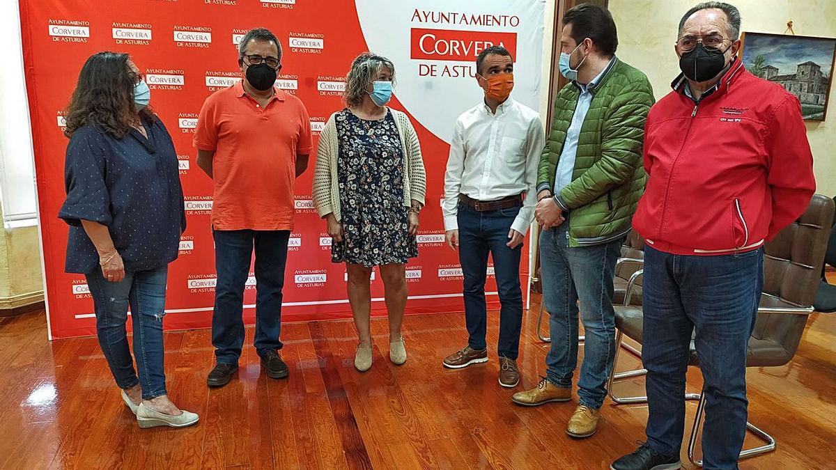 La nueva dirección de CC OO se interesa por los planes para Corvera