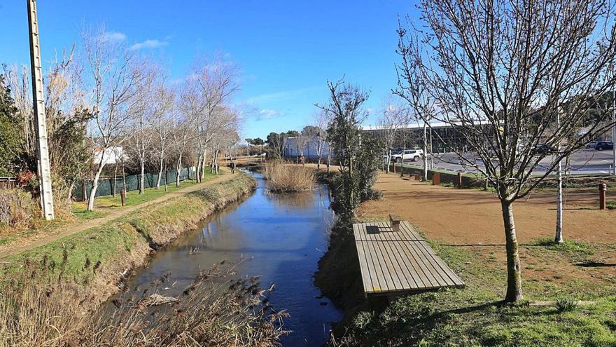 Els treballs de neteja del Rec del Molí generen satisfacció veïnal a l&#039;Escala