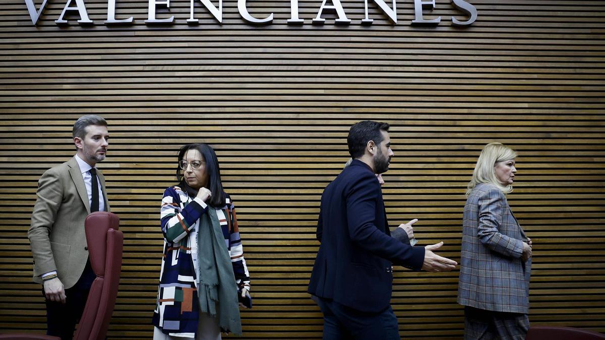 El pleno de las Corts se detiene ante la bronca entre los grupos