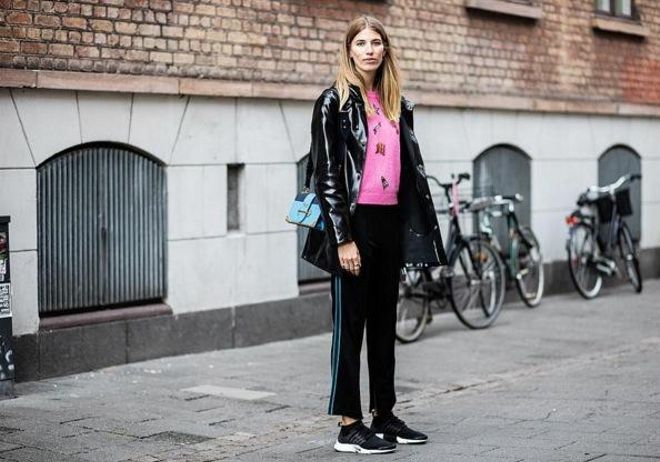 Veronika Heilbrunner con pantalones deportivos
